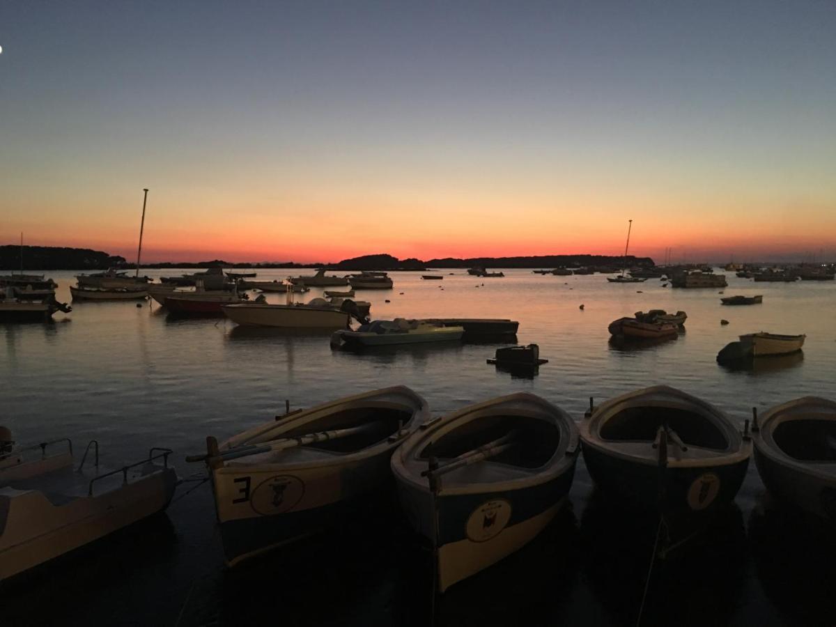Salento Casa Vacanza Il Focolare Torchiarolo Luaran gambar